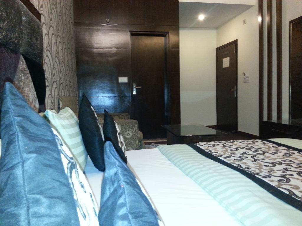 Hotel Vanson Villa - Near Connaught Place Neu-Delhi Zimmer foto